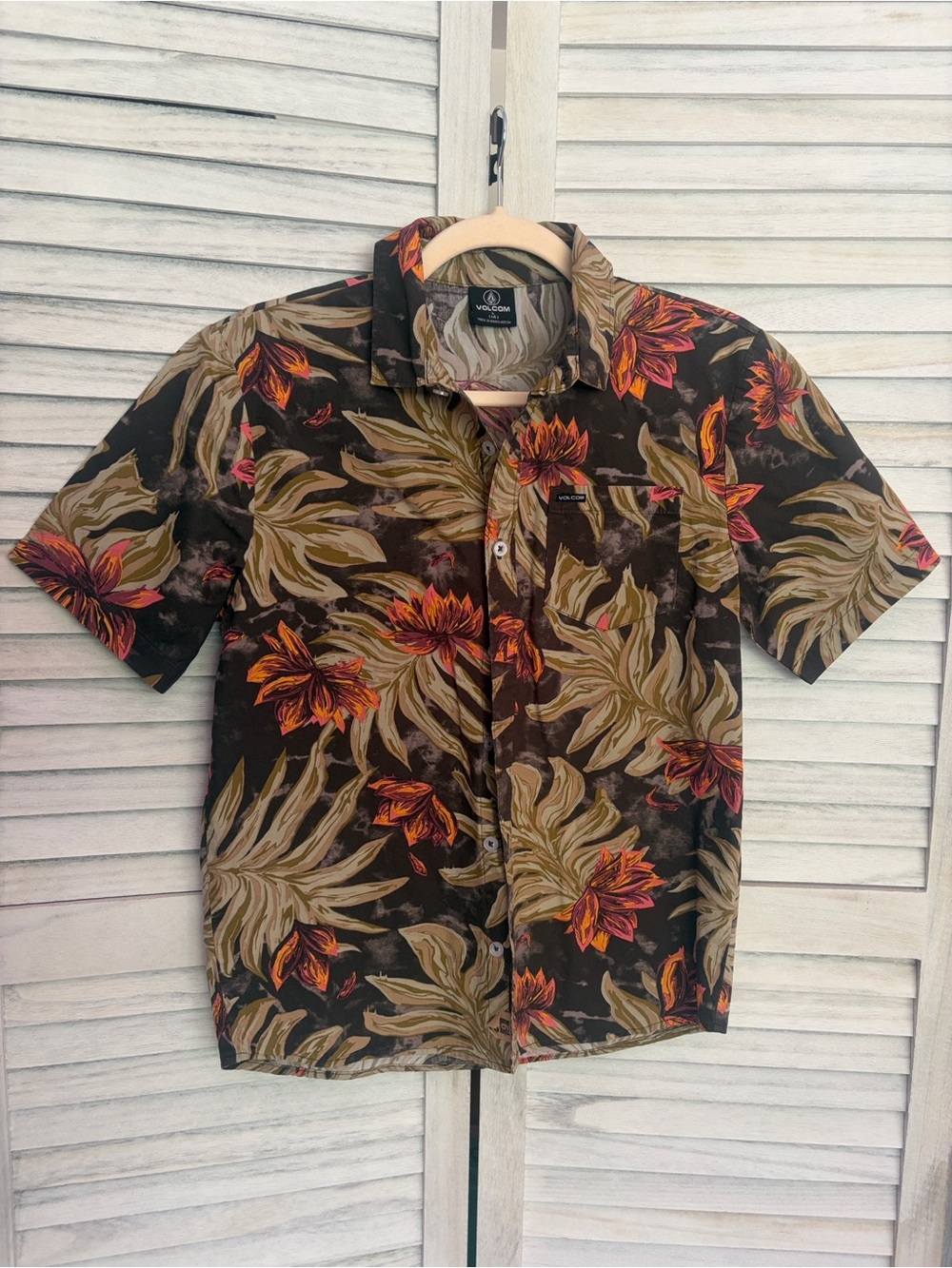 Volcom Black Short-Sleeve Floral Button-Down Shirt with Orange Accents